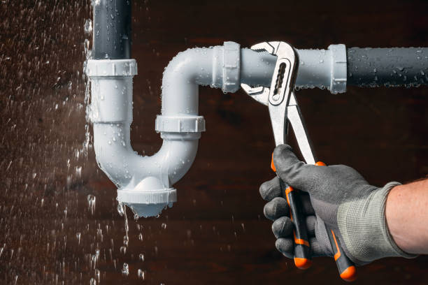 Professional Emergency Plumber technician working in Liverpool, IL